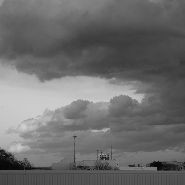 オーダーでオリジナルオンリーワンのガレージシャッターを設置いたします。